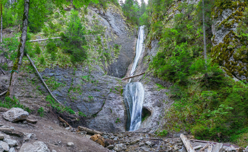 Un clasament subiectiv al minunilor naturii. TOP 10 CASCADE din România