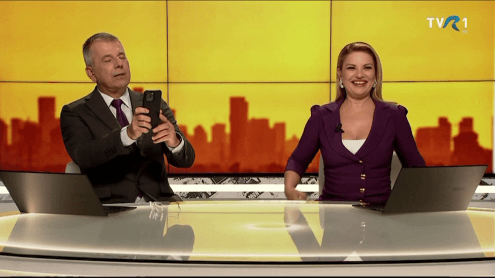 O nouă GAFĂ, marca TVR, în direct la Telejurnalul de seară: „Băi, m-am gândit să mă dezbrac să-i fac o poză