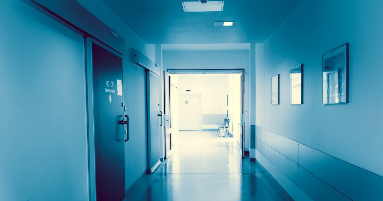 TRAGEDIE pentru un cuplu de români, aflați în vacanță, în Italia. Fiul lor, în vârstă de 4 ani, a murit din cauza unui șoc termic