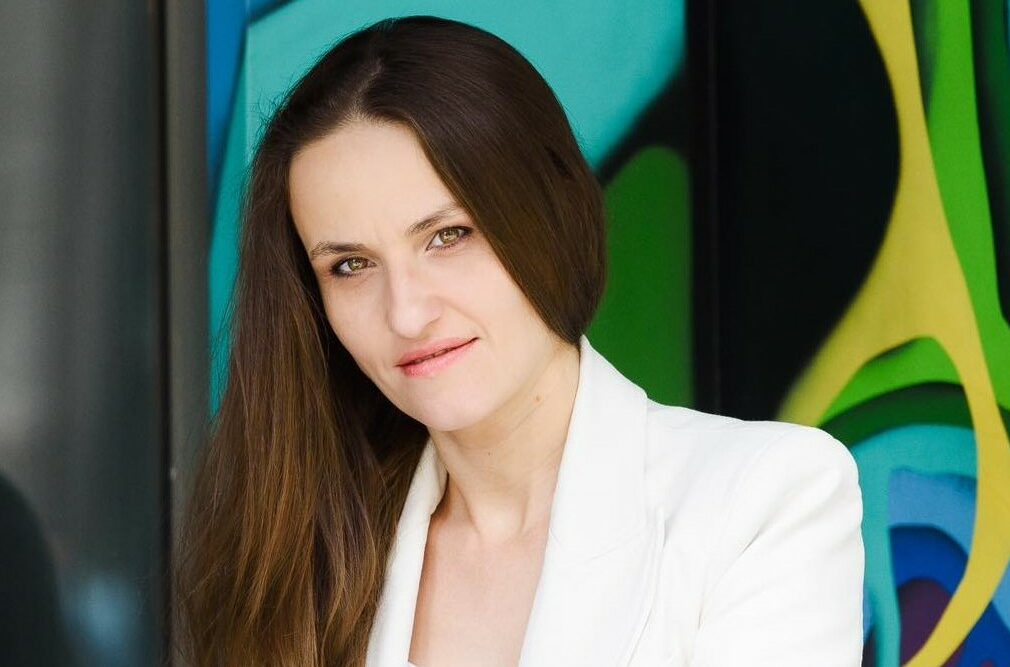 USR o laudă pe Țoiu că muncește. Nu asta e fișa postului?