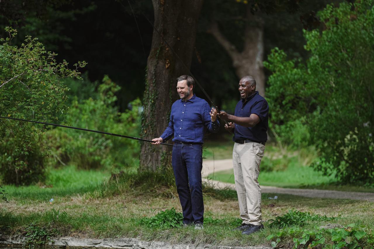 Şeful diplomaţiei britanice, David Lammy, a primit un avertisment scris pentru pescuit ilegal împreună cu vicepreşedintele SUA, JD Vance
