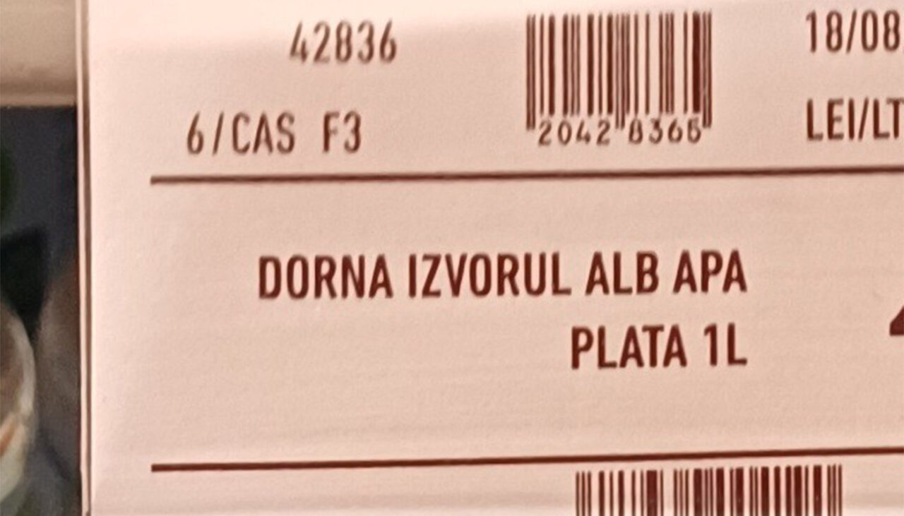 Cât a ajuns să coste o sticlă de apă plată, în Mega Image. Reacția APC România: „Apă la preț de lapte”