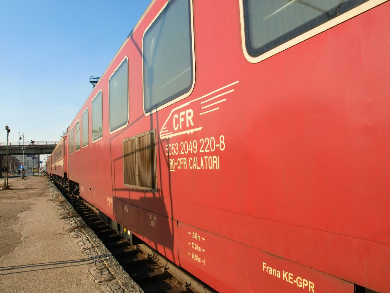 Trenurile spre litoral, BLOCATE ore în șir la Fetești. CFR Călători anunță întârzieri masive