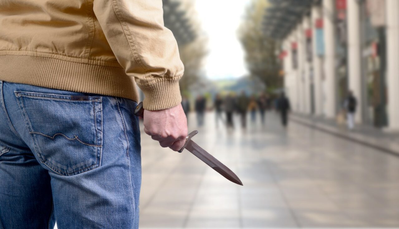 Tentativă de omor în Sectorul 1 al Capitalei. Un bărbat a fost ATACAT în plină stradă, posibil chiar de concubina sa