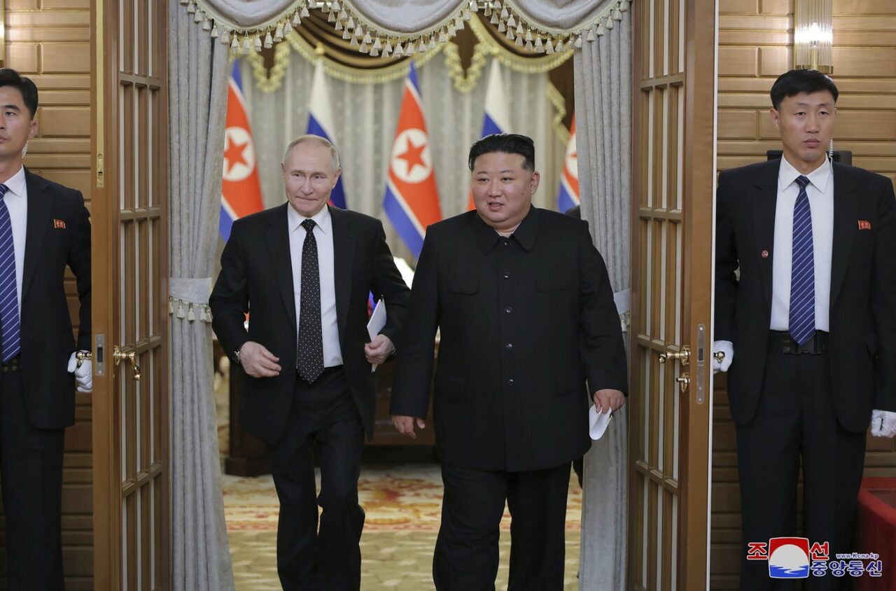 Putin și Kim Jong-Un revin cu o nouă demonstrație de SFIDARE la adresa OCCIDENTULUI/ Cei doi lideri vor participa la o paradă militară la Beijing