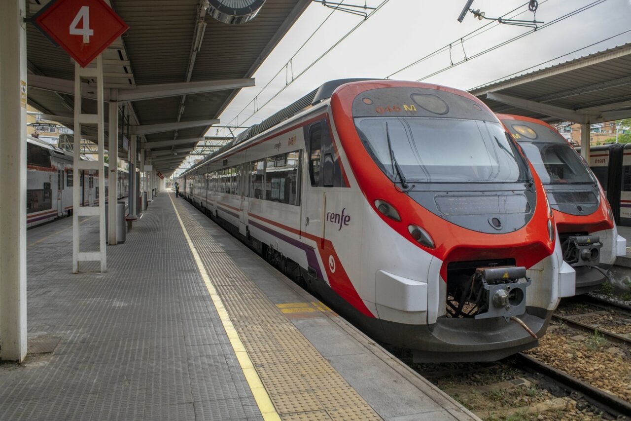 Prima LOCOMOTIVĂ cumpărată de statul român în ultimii 15 ani a atins o viteză record la teste