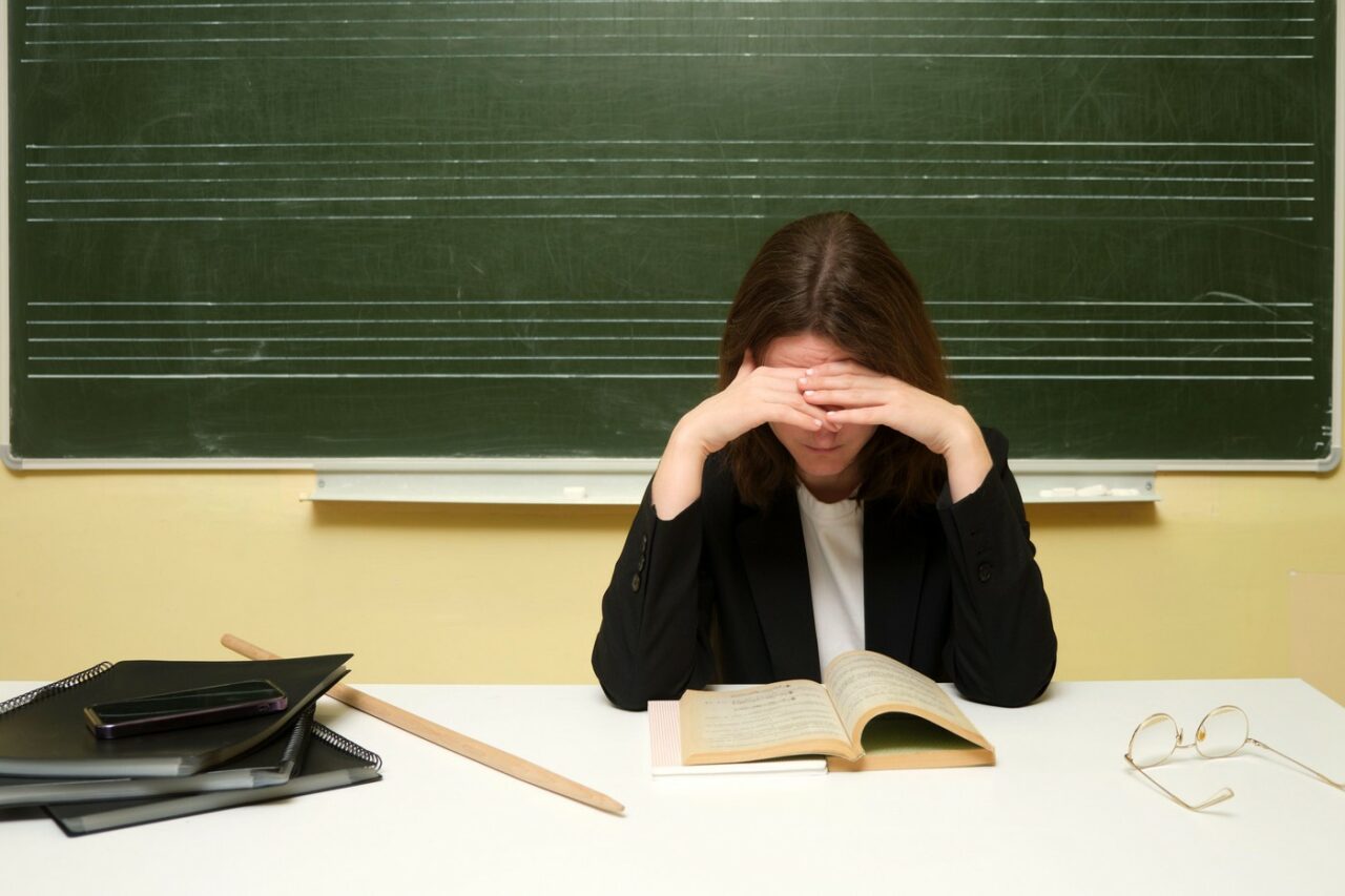 Schimbările din Educație au dus la o TRAGEDIE în Timiș. O învățătoare a murit după ce a aflat că i se desființează postul