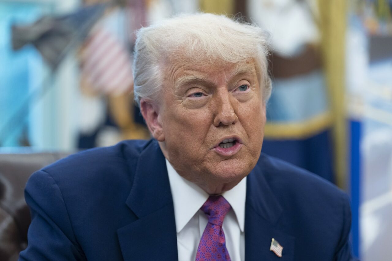 Donald Trump îi ACUZĂ pe George Soroș și pe fiul acestuia de grup infracțional organizat: „Nu le vom permite acestor nebuni să distrugă America”
