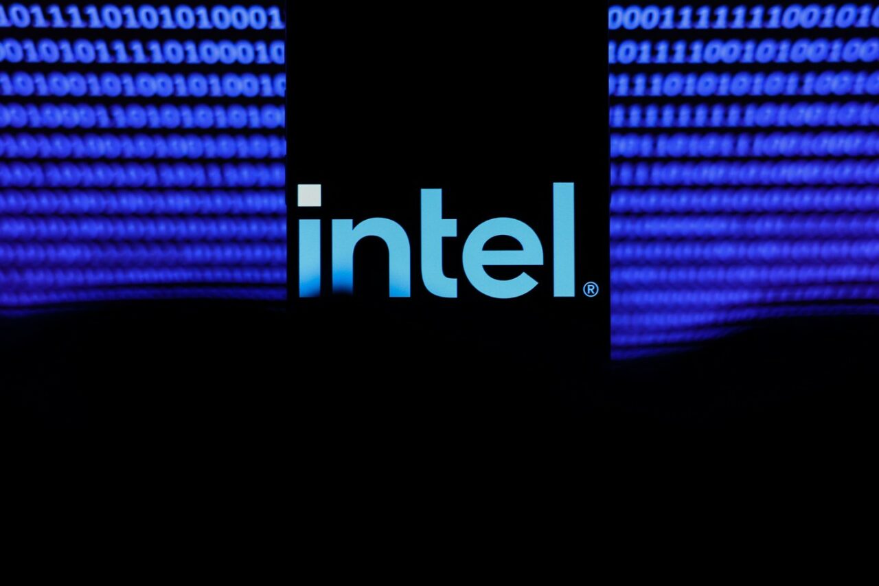 Bloomberg: Administrația Trump, în discuții pentru a prelua aproximativ 10% din INTEL. Ar deveni cel mai mare acționar