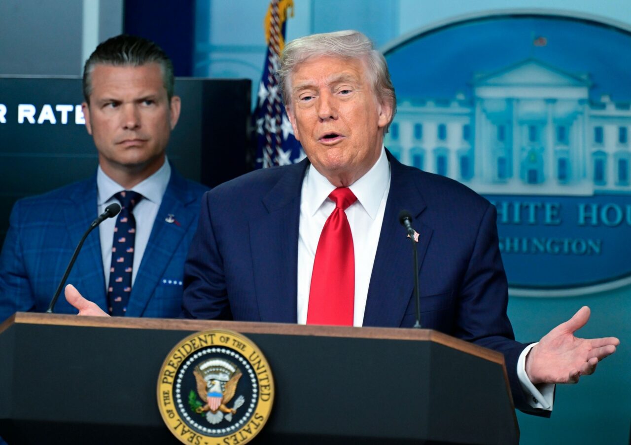 Le Monde: SUA trebuie să evite căderea în CAPCANA summitului cu Rusia /Liderii europeni îl pot convinge pe Trump înaintea întâlnirii cu Putin