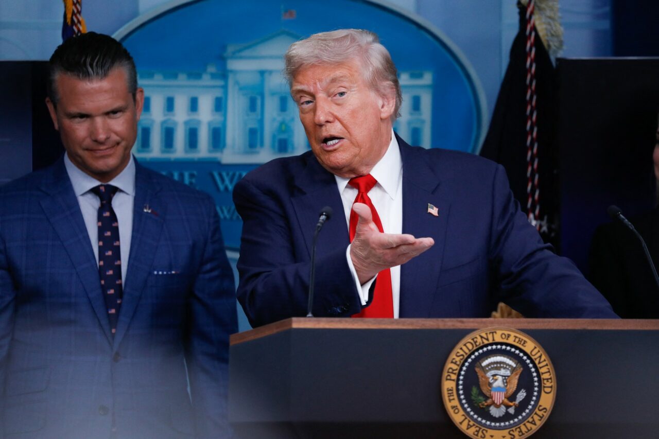 Donald Trump speră să îi aducă pe Vladimir Putin și Volodimir Zelenski la negocieri DIRECTE /„Cred că se va rezolva”