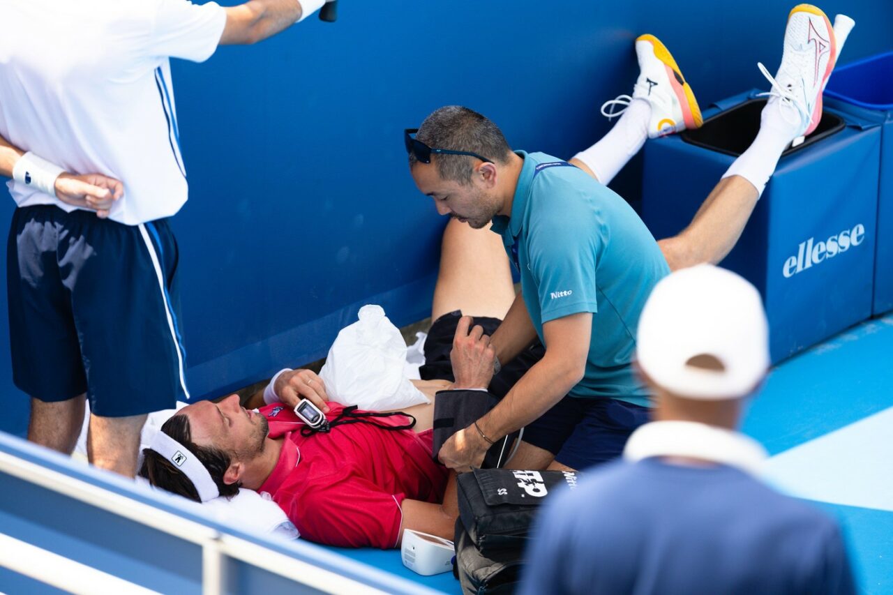 Momente de panică la turneul de tenis din Cincinnati. Un jucător s-a PRĂBUȘIT pe teren în timpul meciului din cauza căldurii. Meciul s-a jucat la 32°C