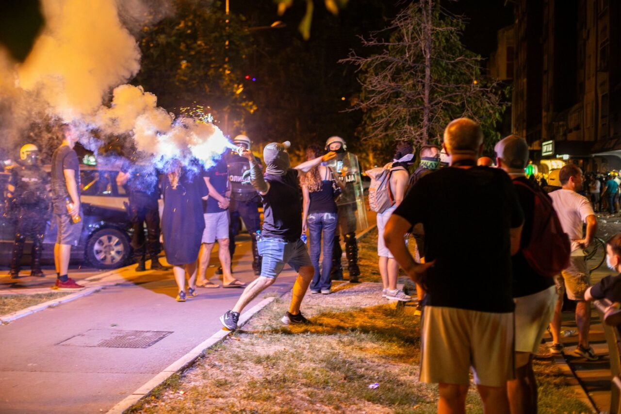 Protestele din Serbia iau o turnură DRAMATICĂ! Ciocniri violente în rândul manifestanților. Președintele acuză ingerințe străine