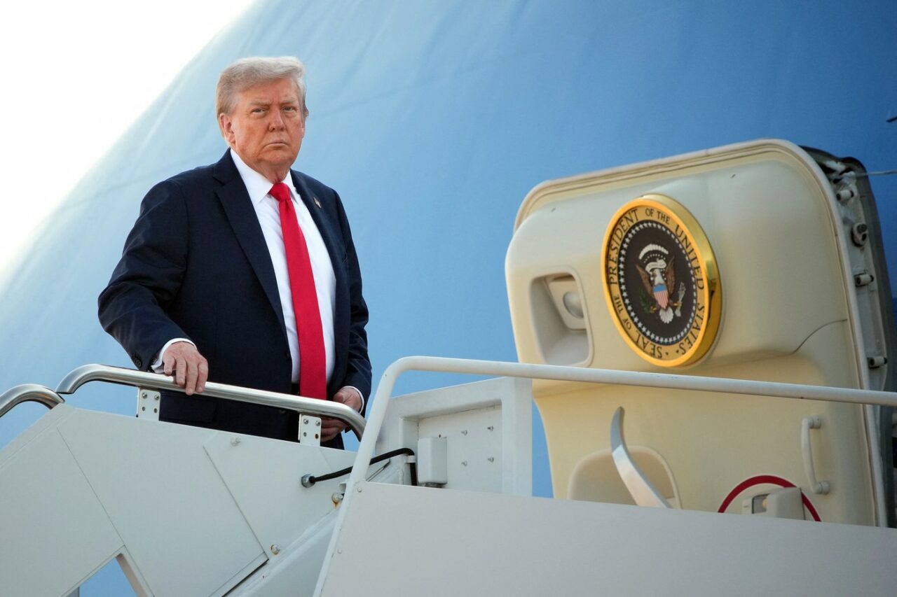 Câteva ore până la întâlnirea ce ar putea schimba lumea! Avionul lui DONALD Trump e în drum spre Alaska