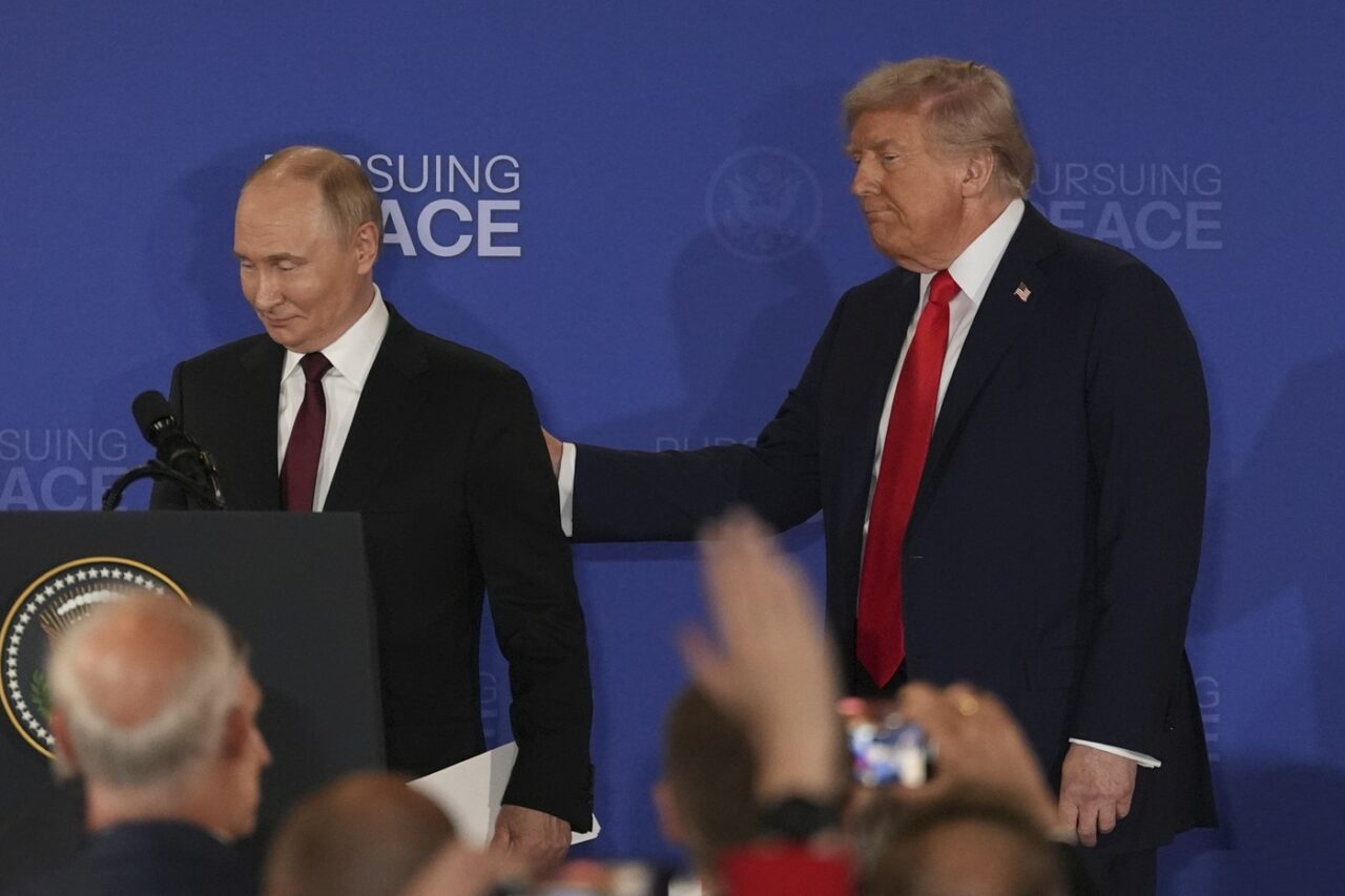 Trump și Putin, la o mică DISCUȚIE după negocierile restrânse / Concluziile întâlnirii