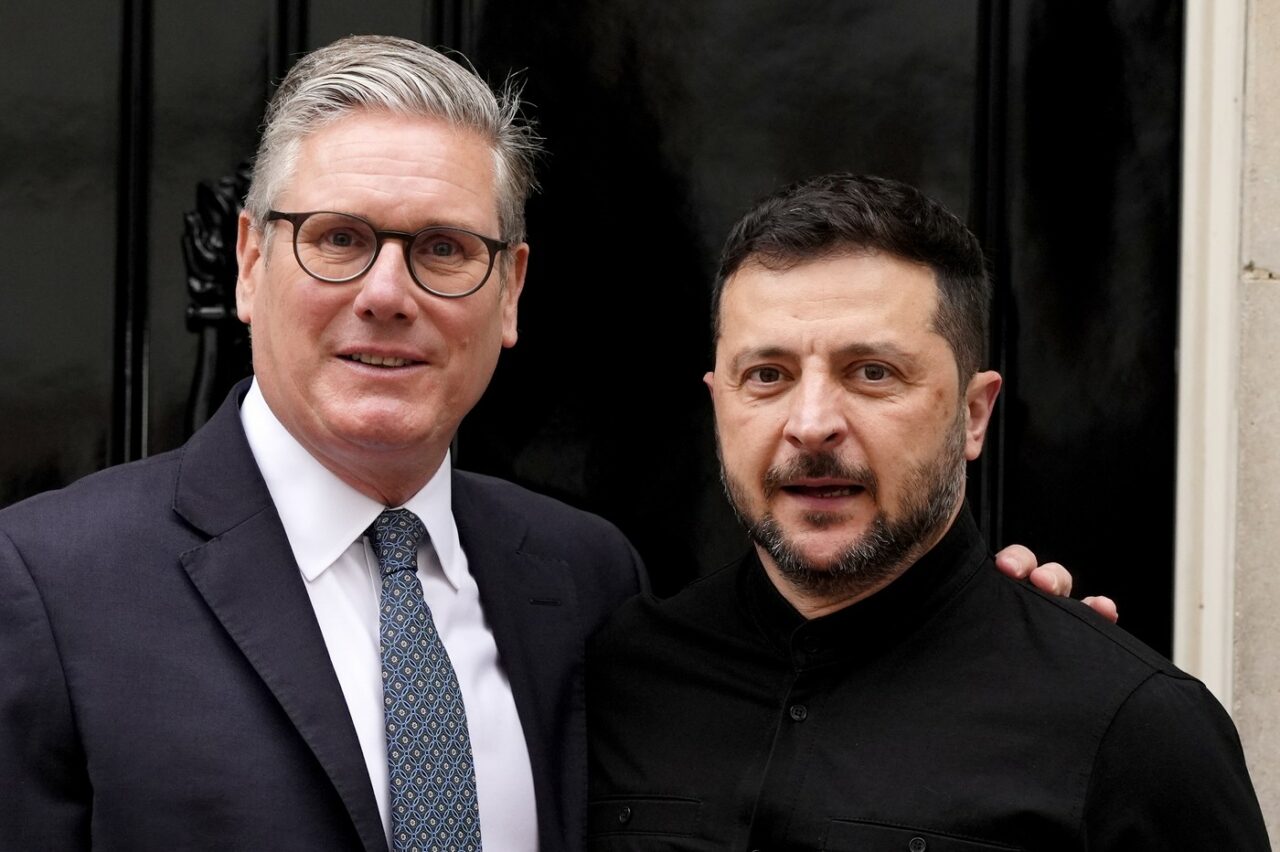 Marea Britanie îl CONTRAZICE pe Trump și insistă asupra posibilității admiterii Ucrainei în NATO /Starmer: Vrem „o pace corectă”