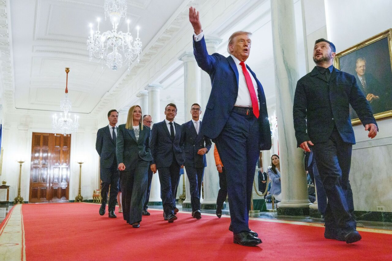 Trump a discutat cu PUTIN despre organizarea summitului trilateral /Rusia nu va accepta militari NATO în Ucraina