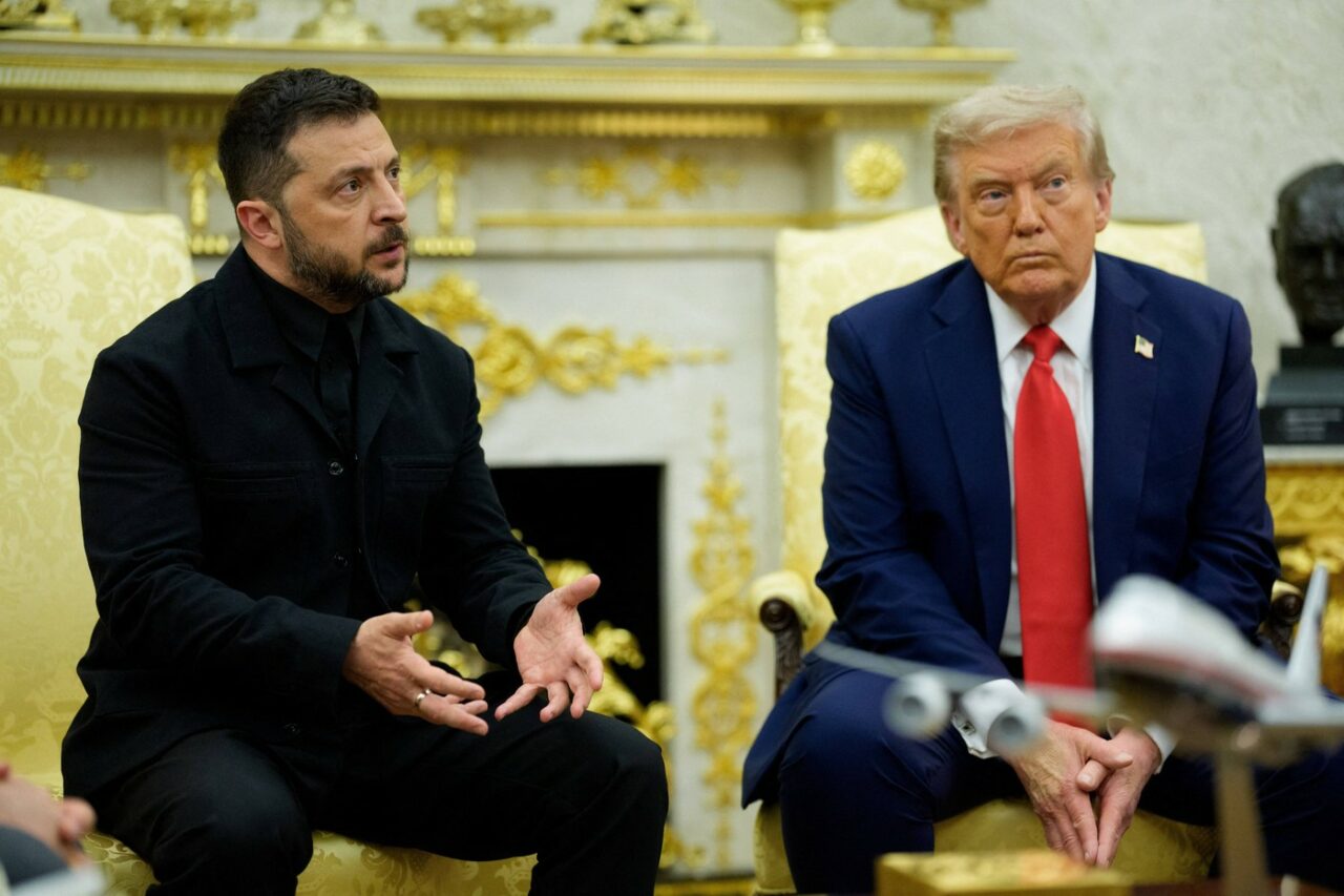 Tensiuni la Casa Albă: Zelenski s-a CONTRAZIS cu Trump în fața hărții afișate în Biroul Oval