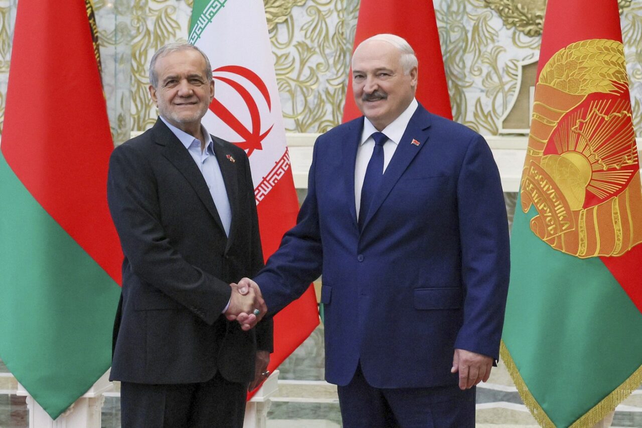 Iranul și Belarusul își consolidează parteneriatul STRATEGIC/ Pezeshkian vrea „să neutralizeze sancțiunile occidentale ilegale”