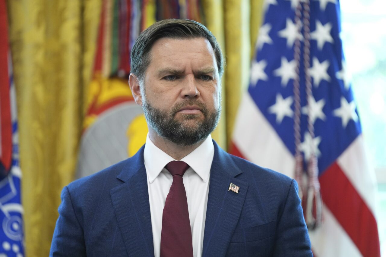 JD Vance, ținta ironiilor după ce a făcut o GAFĂ în timpul unui interviu. Ce a spus vicepreședintele american