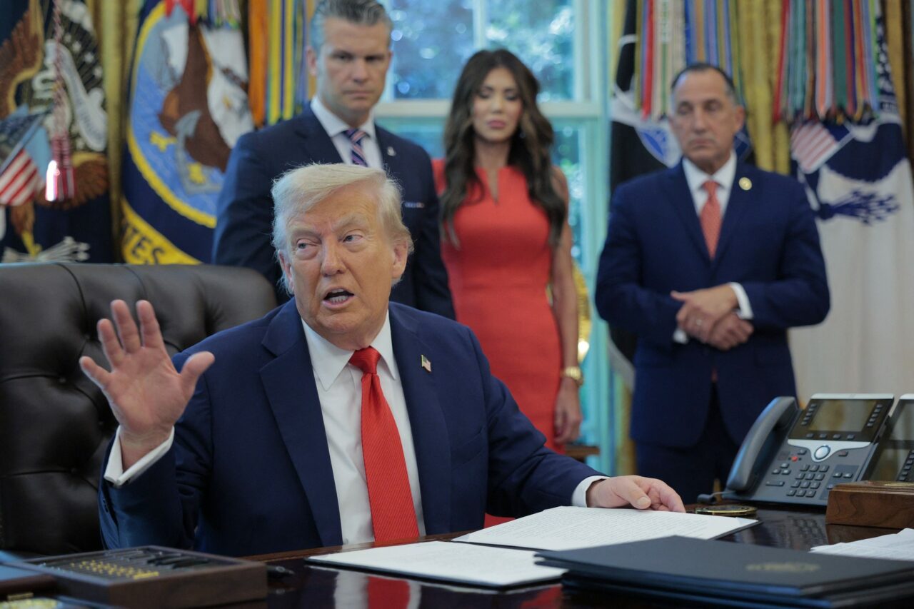 Trump speră că Putin și Zelenski vor ajunge la un ACORD, dar nu se implică în organizarea summitului, nici nu oferă bani /„Voi trebuie să rezolvați”