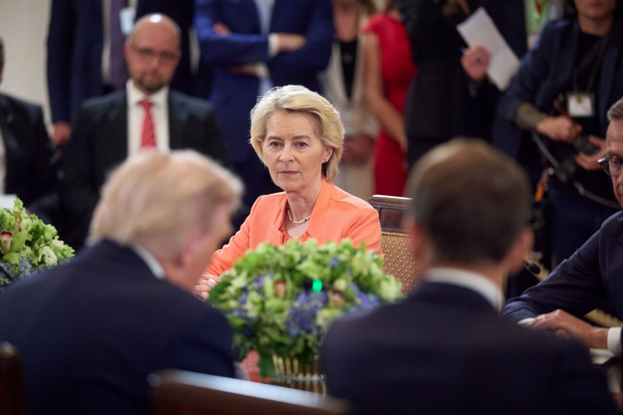 Ursula von der Leyen a discutat cu Trump despre atacul rus asupra reprezentanței UE din Ucraina /Putin trebuie să accepte o ”pace CORECTĂ”