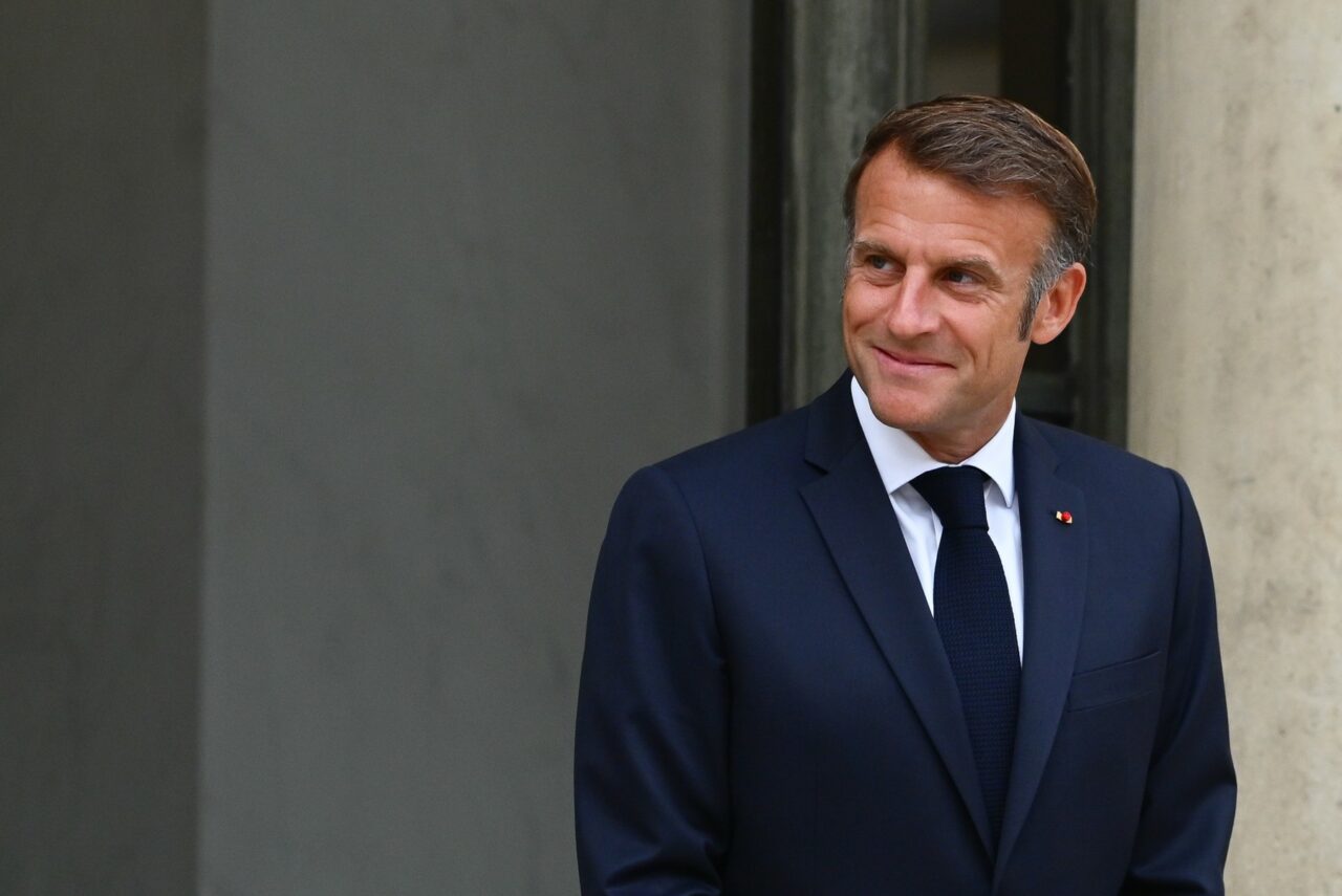 Opoziția din FRANȚA îl avertizează pe Macron că riscă demiterea dacă nu va numi un premier de stânga /„Se va pune problema”