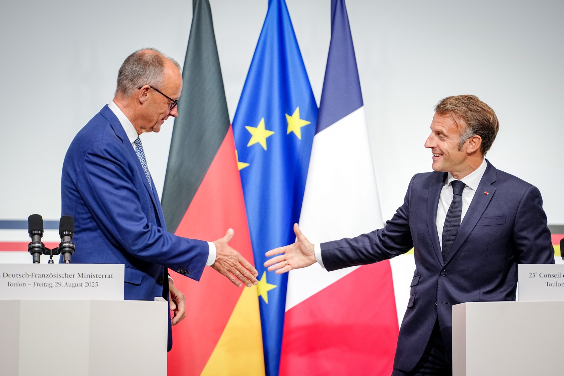 Macron și von der Leyen cer pace în Ucraina după atacuri rusești