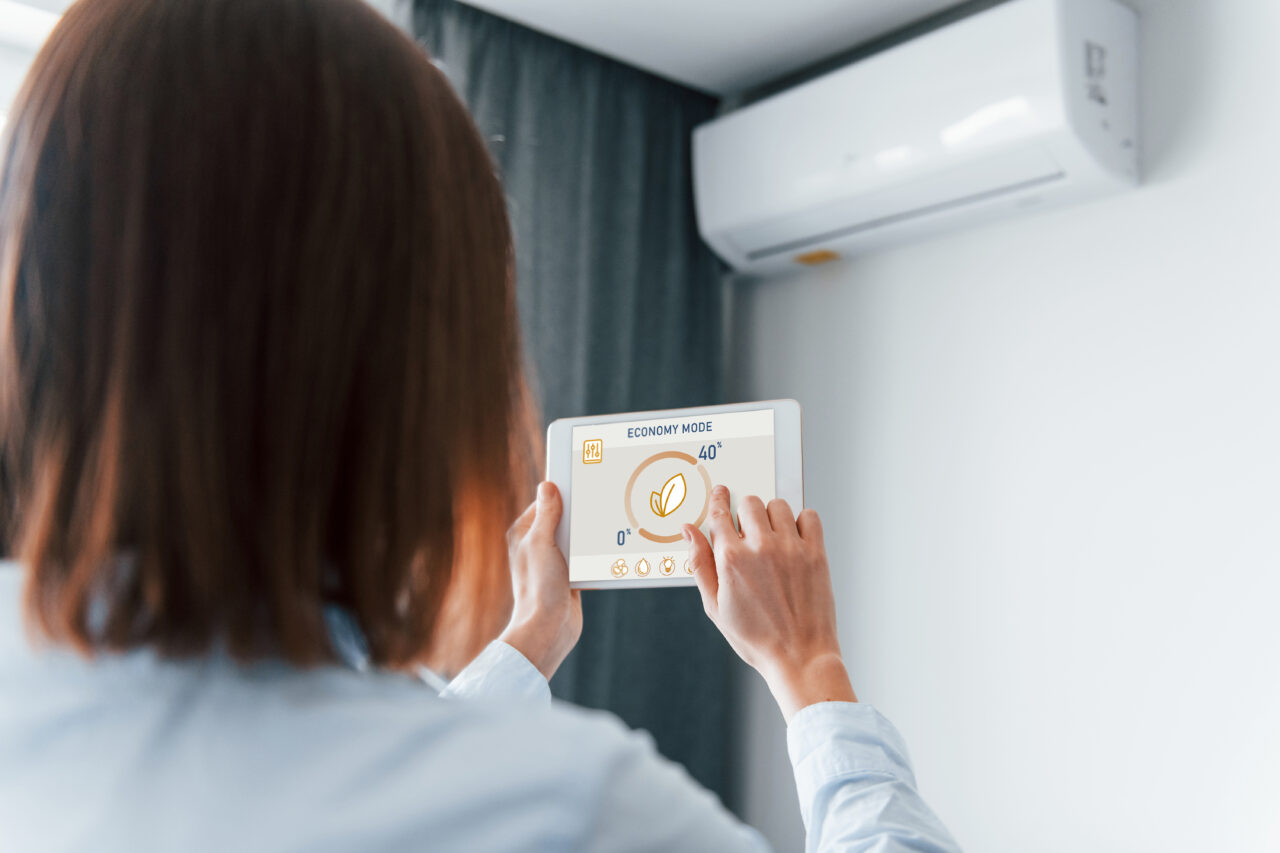 La ce temperatură trebuie să îți setezi aerul condiționat pe timp de caniculă, fără a plăti mult la factura de energie electrică