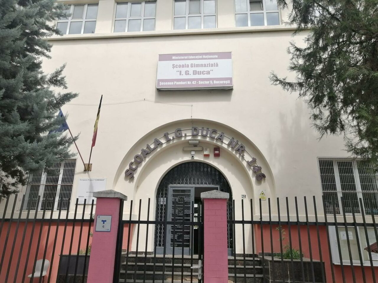 (P)Primarul Vlad Popescu Piedone 5 așteaptă ca Primăria Capitalei să semneze, ca să poată reabilita școlile