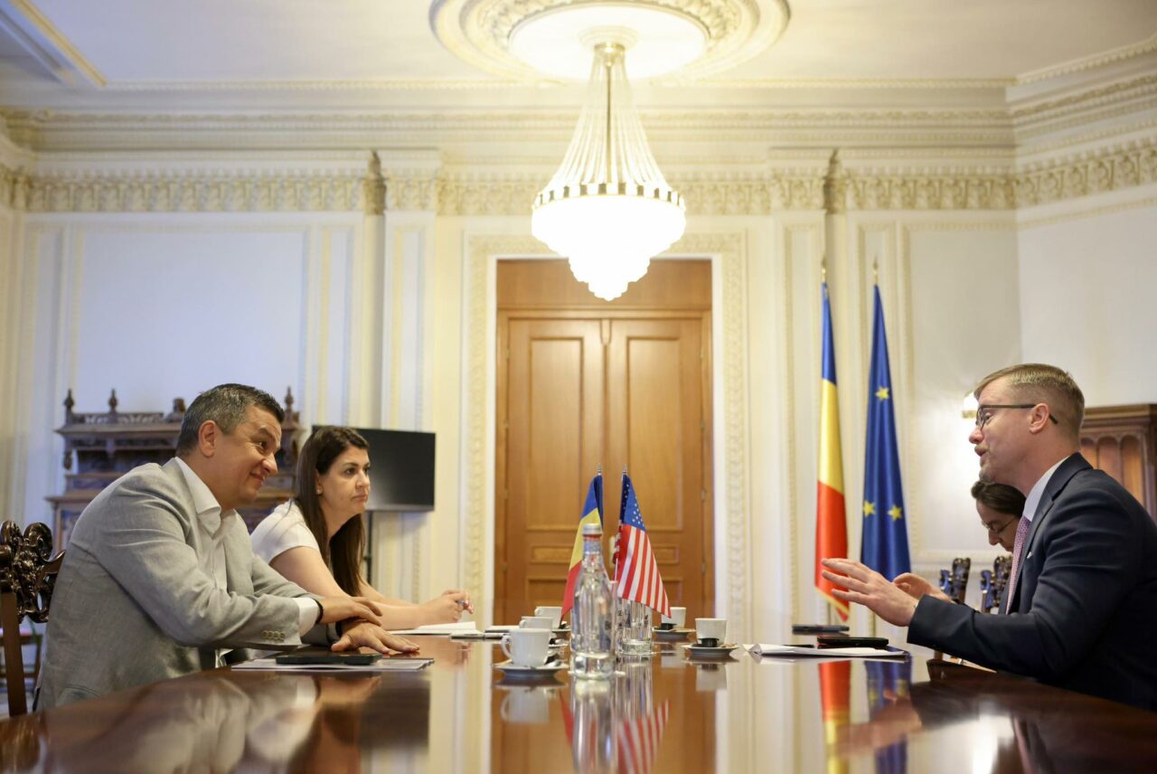 Sorin Grindeanu se je srečal z ameriškim odpravnikom poslov glede vizumske ukinitve in vojaške prisotnosti ZDA v Romuniji