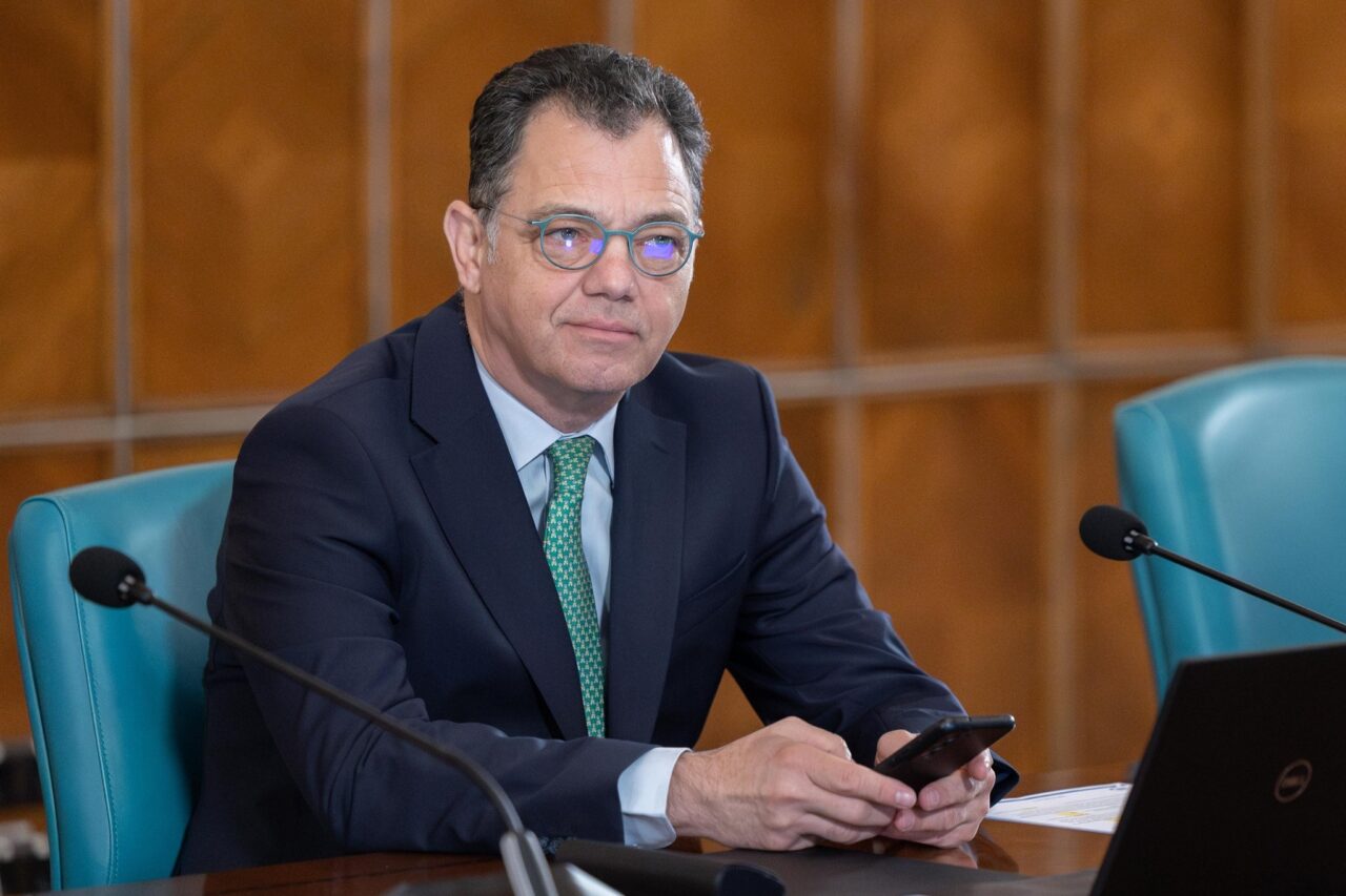 Șeful Cancelariei Primului Ministru spune că „România are o problemă: cele 1000 de CV-uri de la USR. 600 sunt deja la Ministerul Economiei”