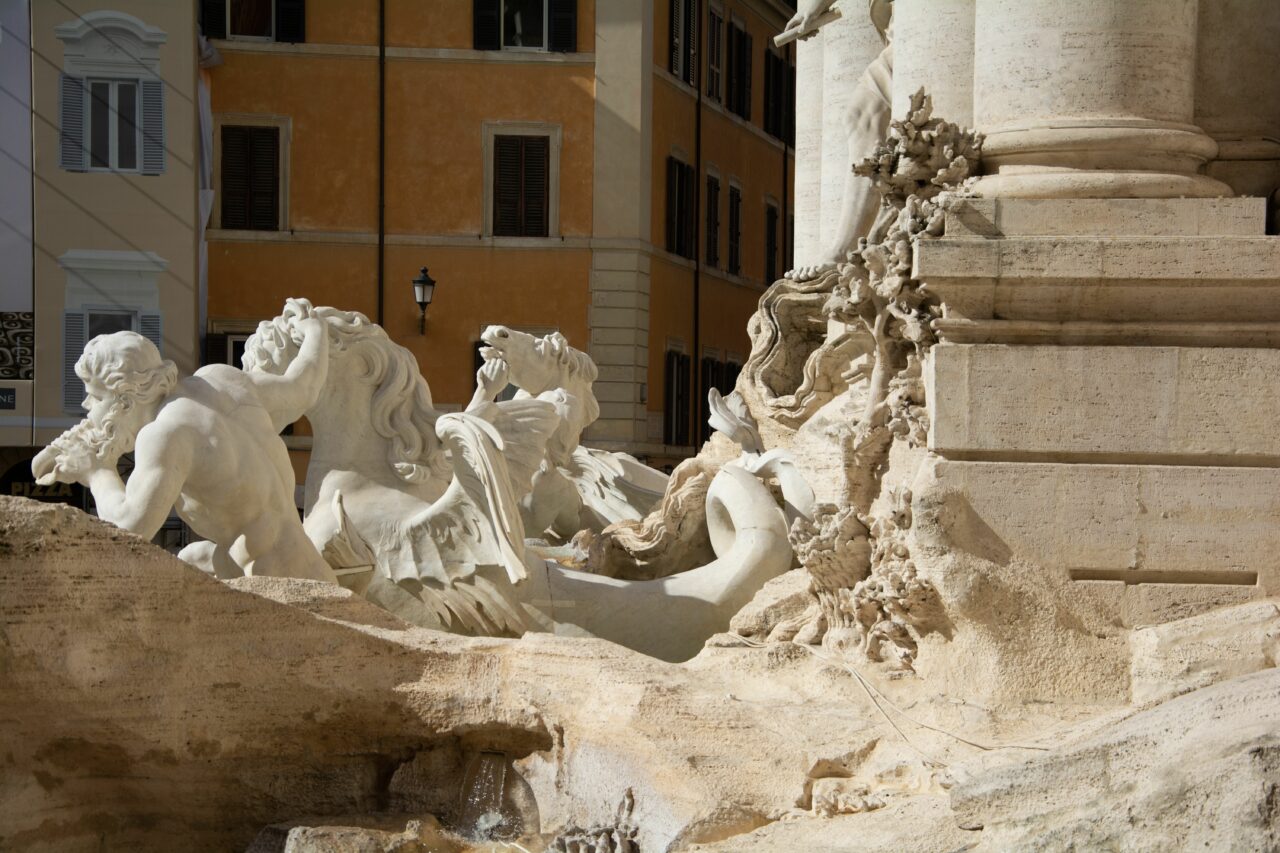 Turiștii aruncă milioane de euro în Fontana di Trevi. Ce se întâmplă cu aceste monede, de fapt