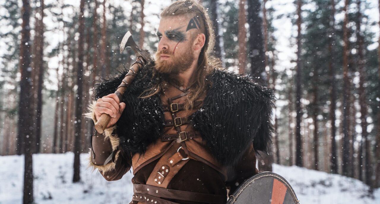 Un portret vechi de 1.000 ani ce a fost descoperit în Danemarca arată cum VIKINGII își împleteau mustața și părul