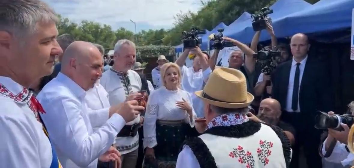 Romunski premier Ilie Bolojan obiskal Republiko Moldavijo in se srečal s predsednico Maio Sandu