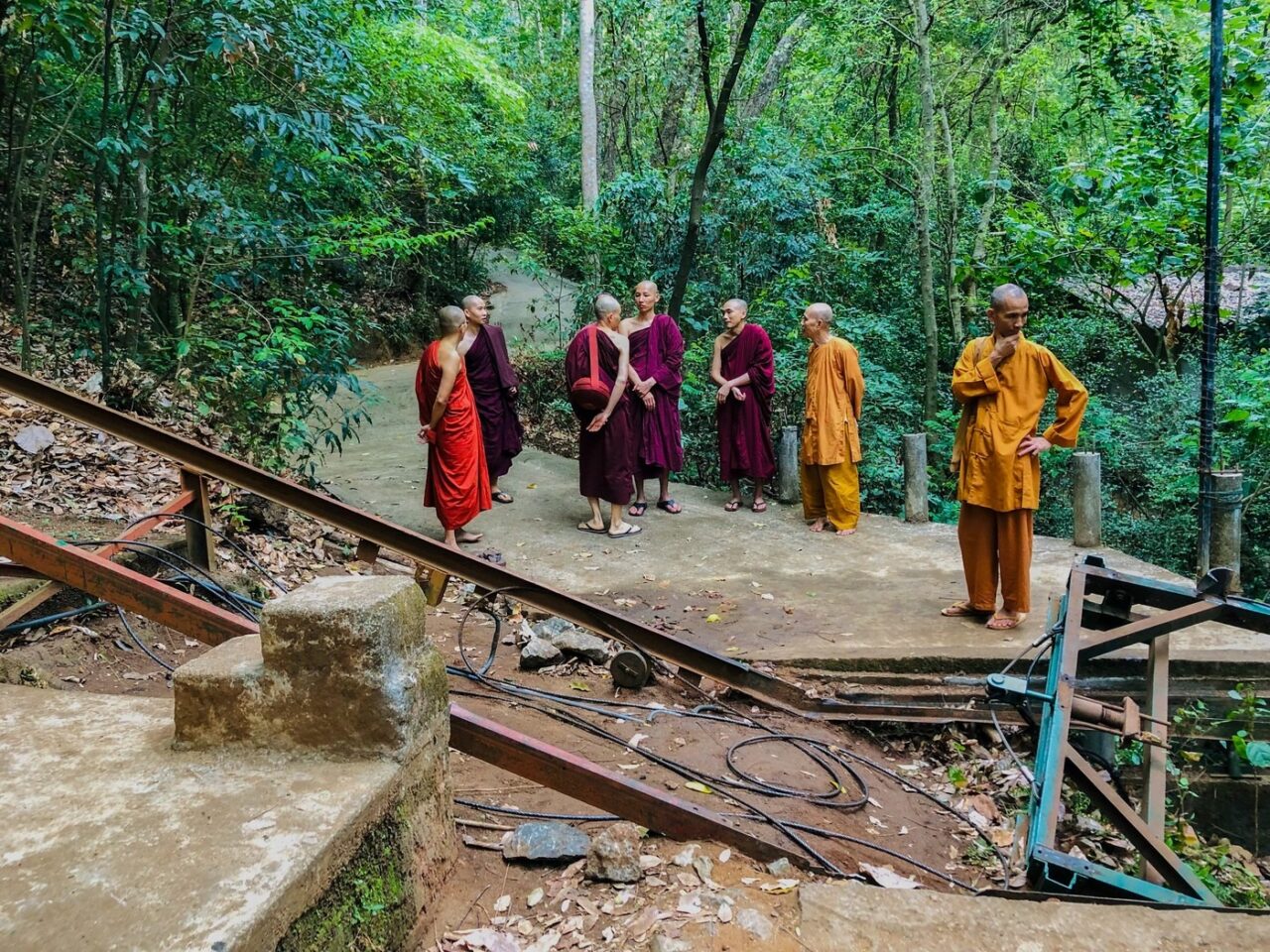 Accident cumplit: Șapte călugări, printre care și unul român și-au pierdut viața în Sri Lanka