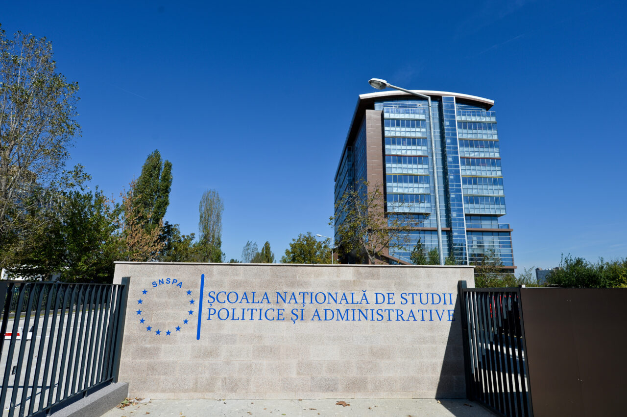 Examenul de admitere la Facultatea de Ştiinţe Politice a SNSPA a fost AMÂNAT din cauza lucrărilor la șinele de tramvai