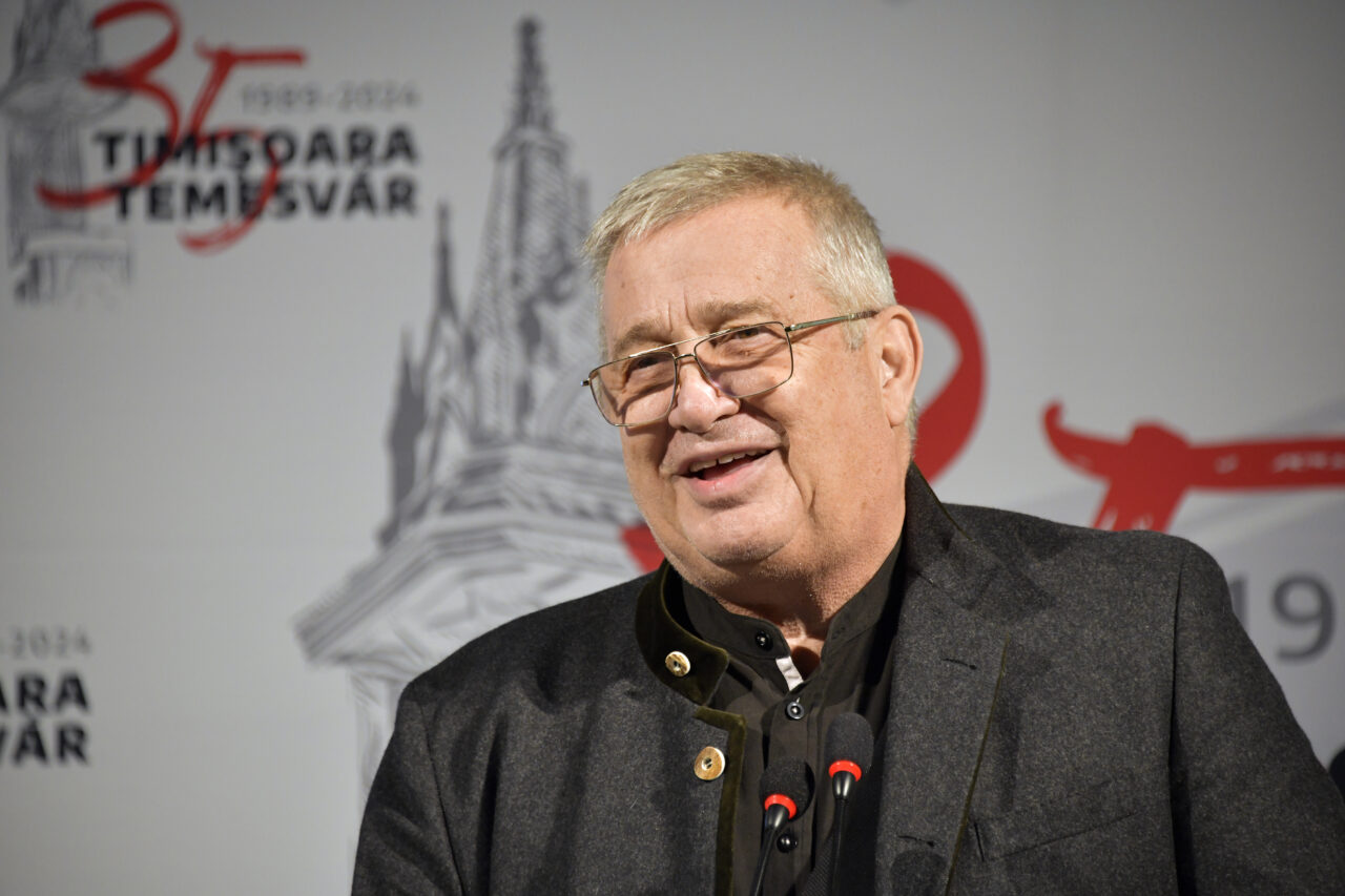 Cum a fost acuzat Mircea Dinescu că își cumpără pantofi de lux cu banii „FURAȚI la Revoluție”