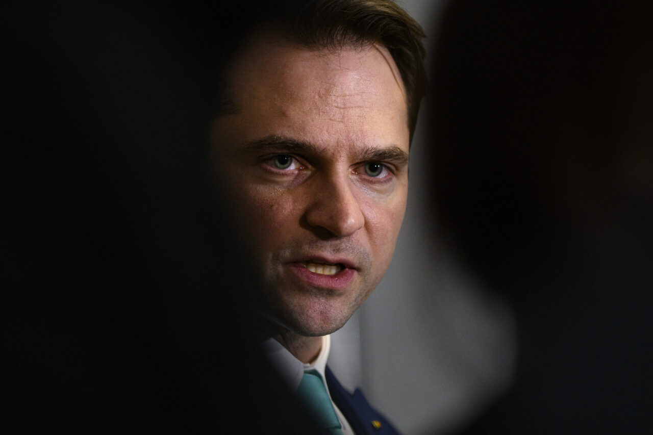 Napolact, pe masa oligarhilor maghiari. Burduja avertizează că vânzarea companiei către un apropiat al lui Orbán poate afecta securitatea României