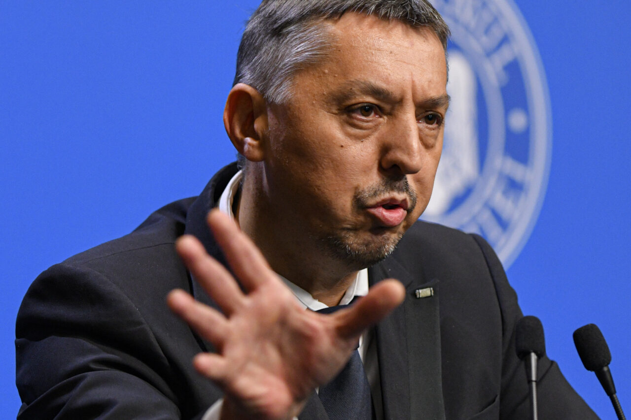 După ce AUR l-a acuzat că „a pus educația pe butuci”, Daniel David anunță ore REMEDIALE pentru elevii din ciclul primar