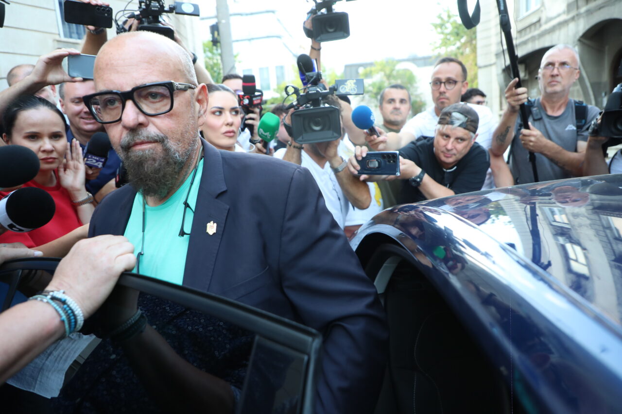 Anchetat, fără funcție și fără Voiculescu, Piedone face un apel patetic pentru crearea unui partid: Țara are nevoie de noi