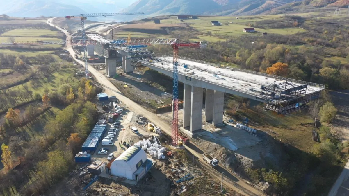 Vești bune despre Autostrada Sibiu – Pitești. Ministrul Transporturilor și directorul CNAIR anunță progrese importante pe cel mai așteptat drum