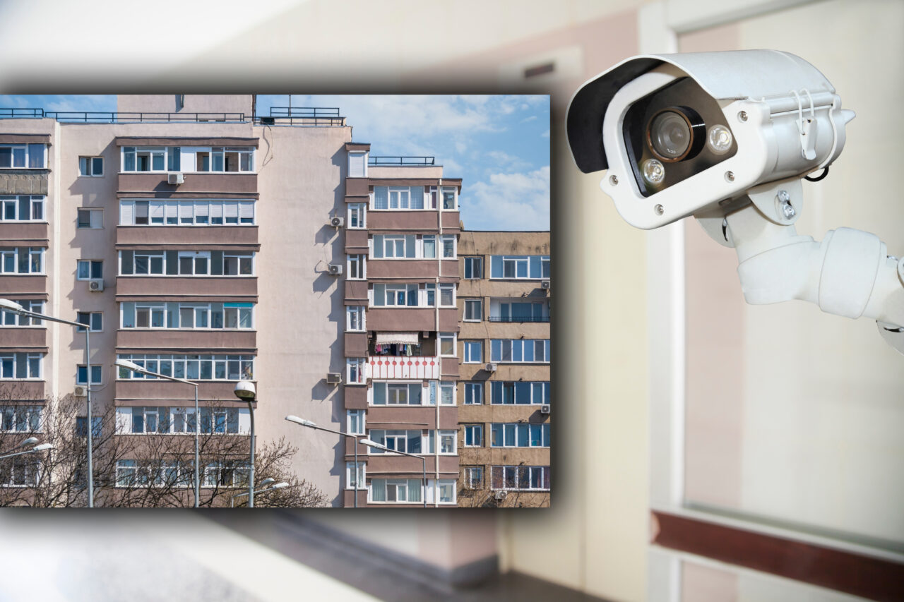 Ai o cameră de supraveghere montată deasupra ușii apartamentului? Ce arată legea
