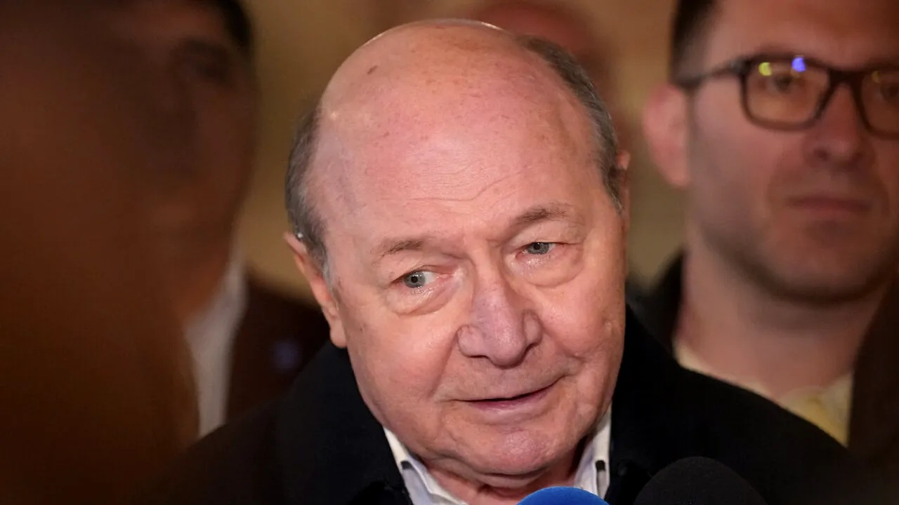 Prima reacție a lui Băsescu după votul din Moldova: “Ion Ceban ar putea fi un bun aliat pentru Maia Sandu”. Primarul Chișinăului are interzis în România
