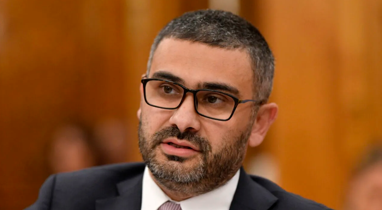 Ministrul Muncii admite că există FRAUDE în domeniul ajutoarelor sociale. Promite verificări: „Ștampile scrise greşit, «spihiatru», adică şi o fraudă proastă”