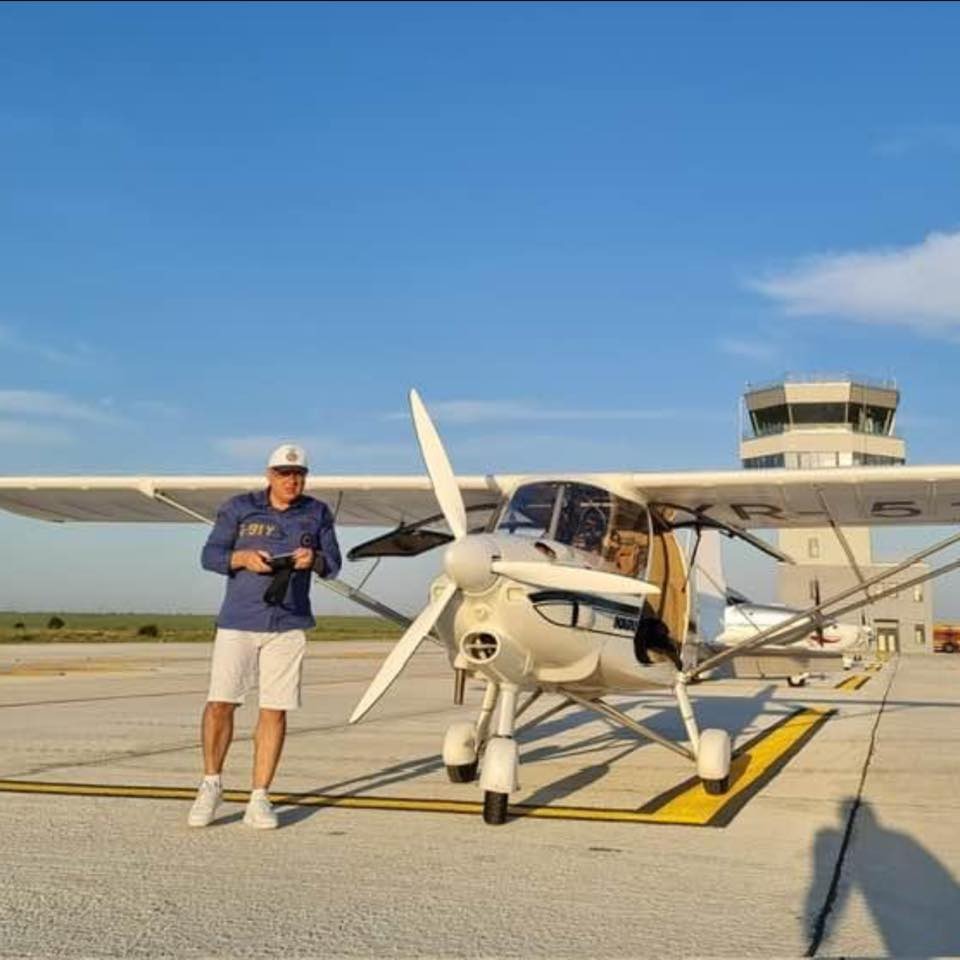 Consilierul local AUR Marian Jan Chiriță s-a păbușit cu avionul în curtea unității militare din Dancu, Iași. Pilotul este în stare critică