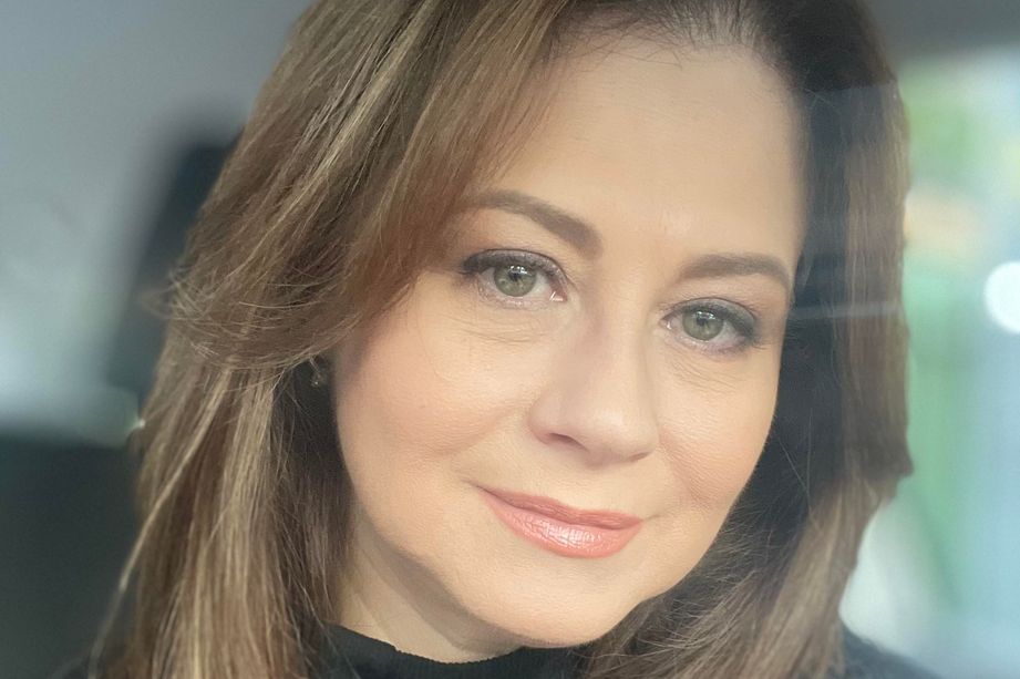 FOTO / Cum a ajuns Corina Dănilă în televiziune. ”Mama a văzut pe micul ecran un ANUNȚ pentru un post de prezentatoare la TVR”