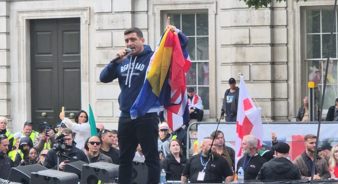 George Simion, prezent la cel mai mare miting dedicat libertății de exprimare, în Londra: „Dictatura este impusă de Macron și von der Leyen”