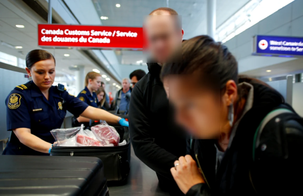 Doi români au vrut să intre în Canada cu șase batoane de salam și două găini, dar au ajuns subiect de documentar pe HISTORY Channel