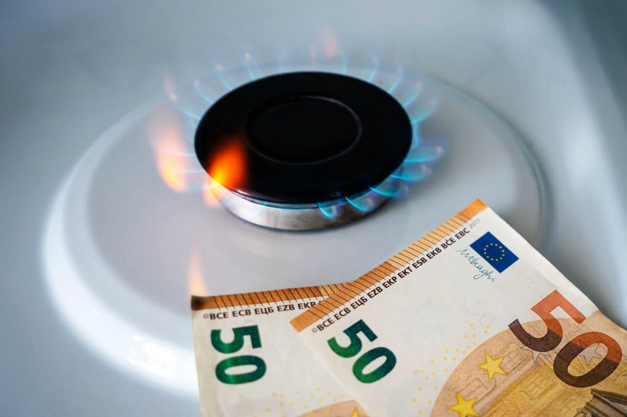 Românii caută soluții alternative pentru încălzire, precum centrala de GAZ. Câți metri cubi consumă pe zi pentru a încălzi un apartament cu 3 camere